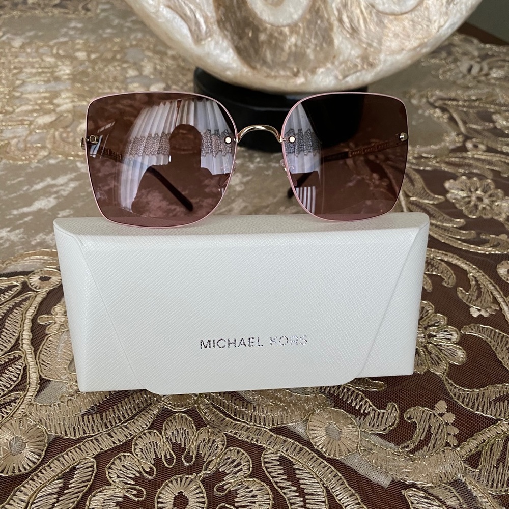Michael Kors 60MM oversized sunglasses - Picture 4 of 13